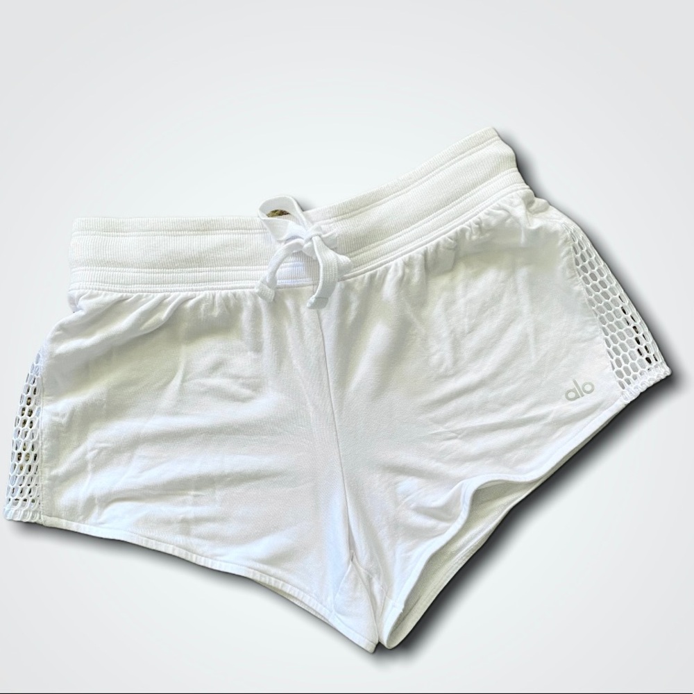 ALO YOGA WHITE SHORTS